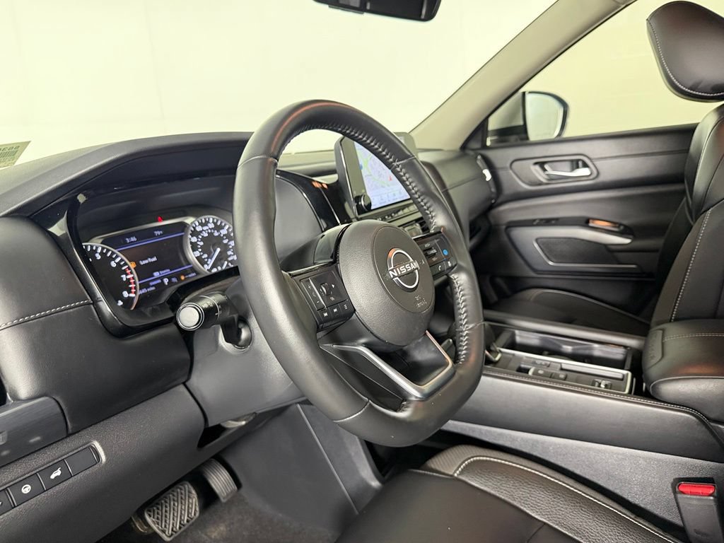 Used 2025 Nissan Pathfinder SL FWD image 22