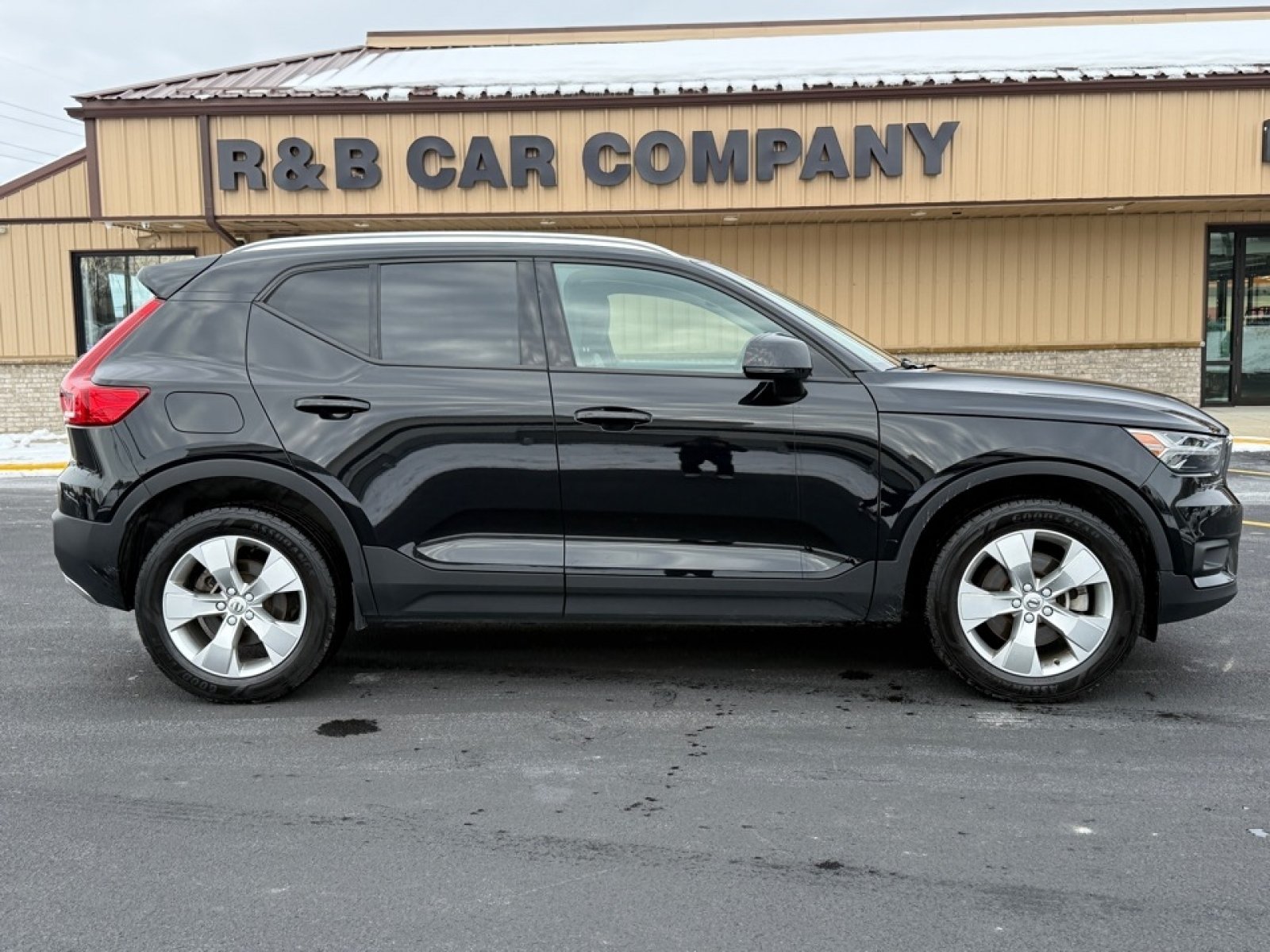 Used 2022 Volvo XC40 T5 Momentum AWD/4WD image 9