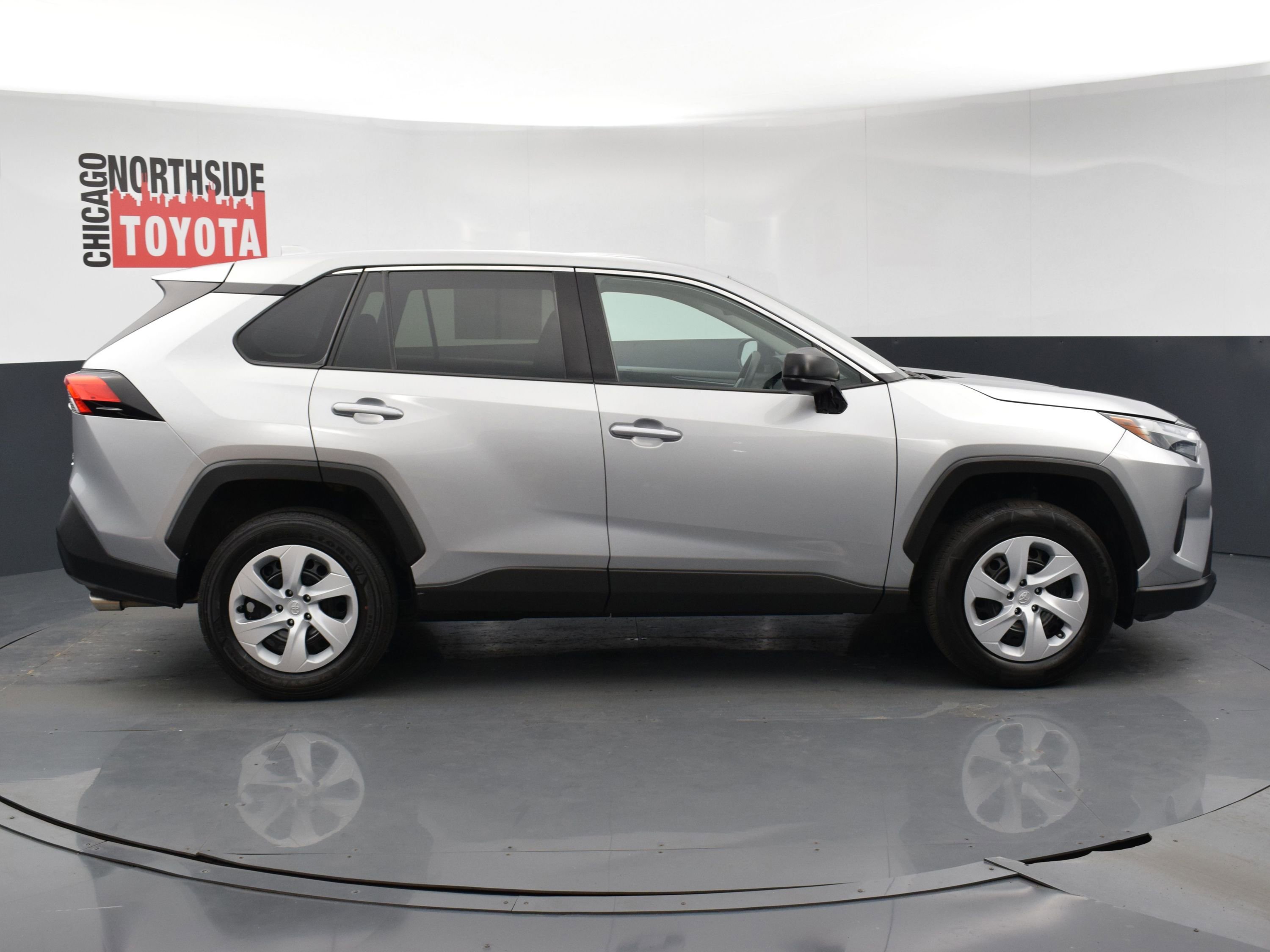 Used 2024 Toyota RAV4 LE AWD/4WD image 5