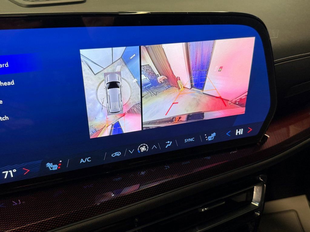 Used 2024 Chevrolet Traverse Z71 w/ Enhanced Driving Package image 13