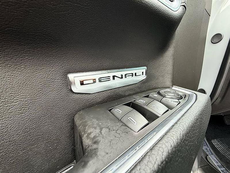 Used 2025 GMC Sierra 1500 Denali w/ Technology Package AWD/4WD image 23