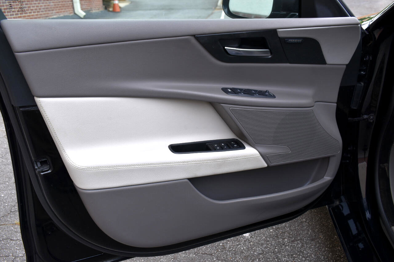 Used 2019 Jaguar XE Prestige image 20