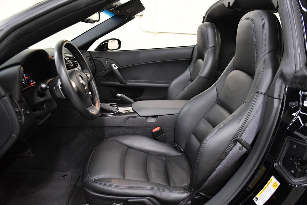 Used 2011 Chevrolet Corvette Coupe w/ 1LT RWD image 11