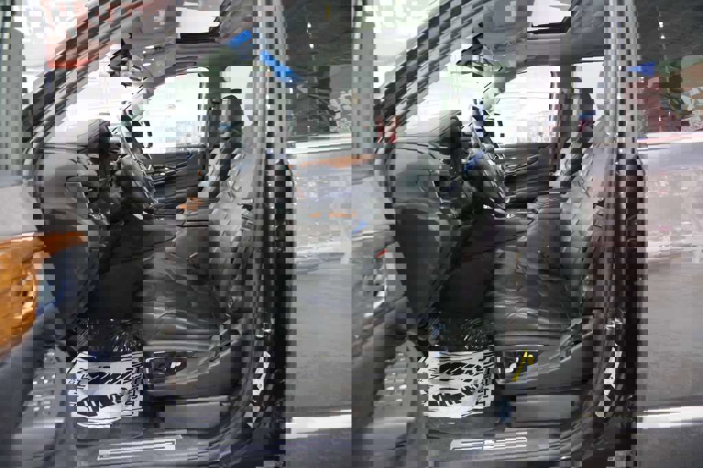 Used 2017 Cadillac Escalade ESV Premium Luxury image 17