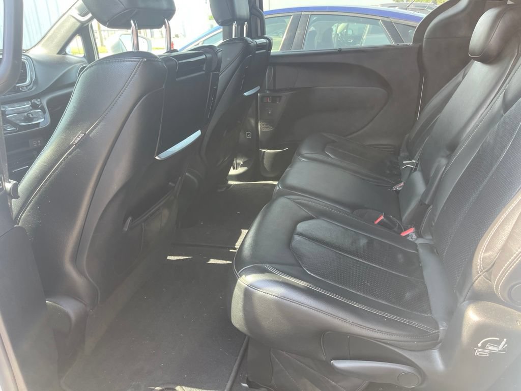 Used 2019 Chrysler Pacifica Touring-L Plus w/ S Appearance Package FWD image 13