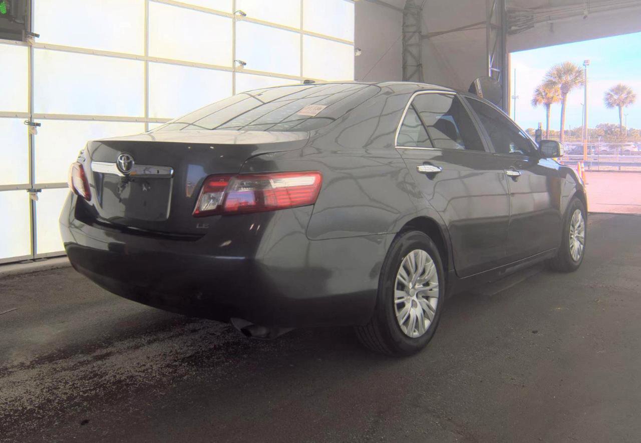 Used 2010 Toyota Camry LE FWD image 3