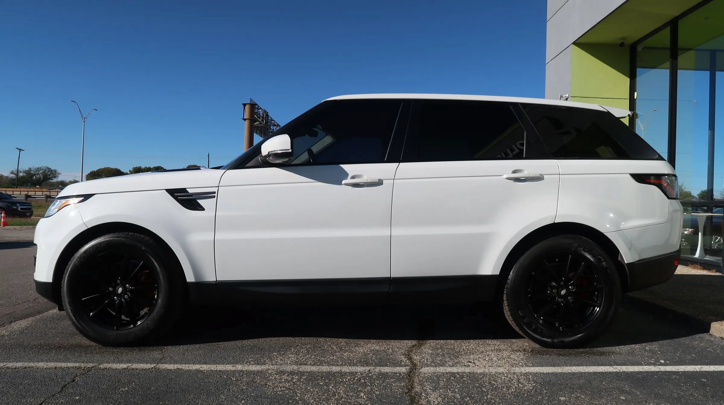 Used 2017 Land Rover Range Rover Sport SE AWD/4WD image 7