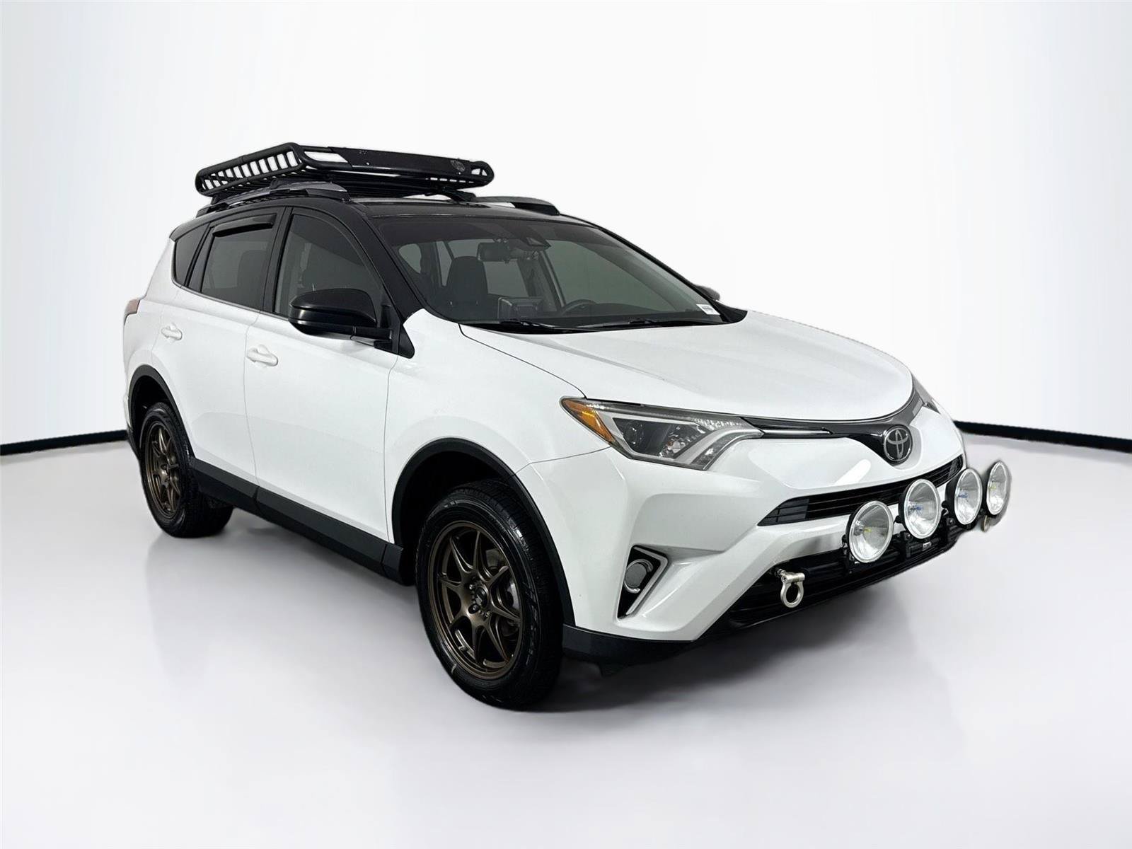 Used 2018 Toyota RAV4 LE FWD image 8