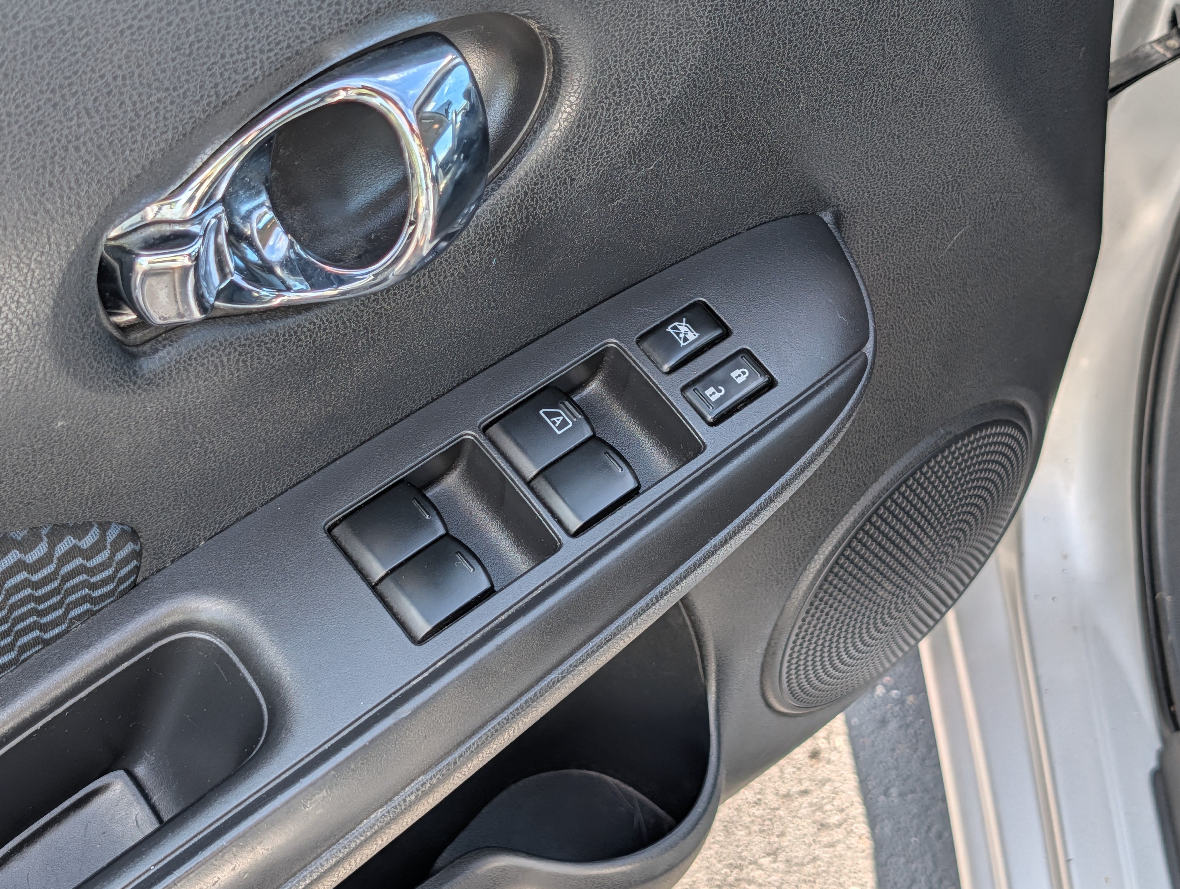Used 2014 Nissan Versa Note SV w/ SL Package FWD image 19