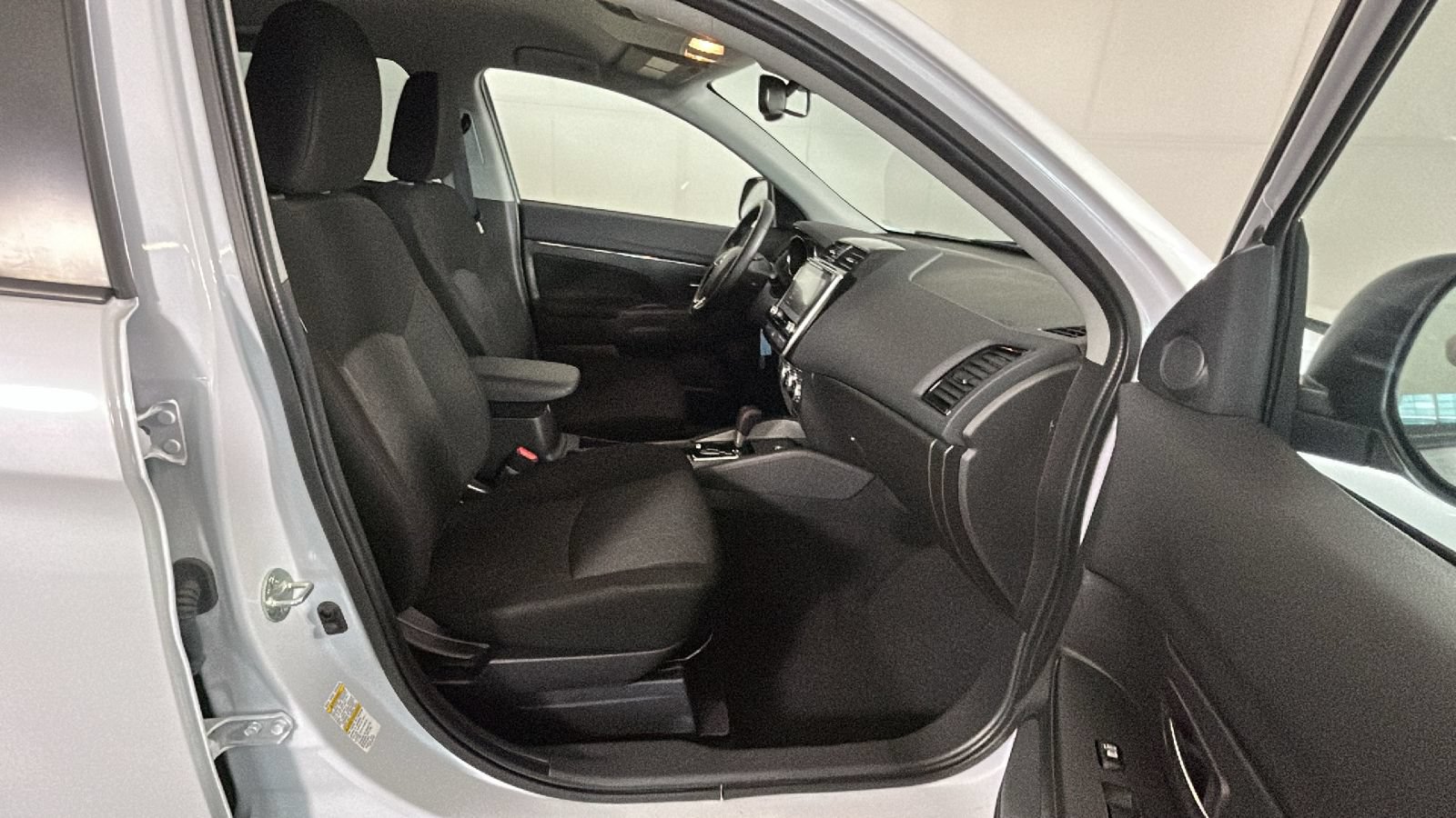 Used 2025 Mitsubishi Outlander Sport LE AWD/4WD image 32