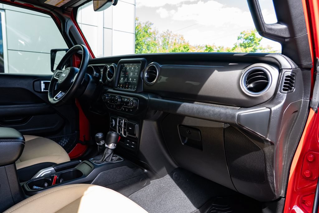 Used 2018 Jeep Wrangler Unlimited Sahara AWD/4WD image 29