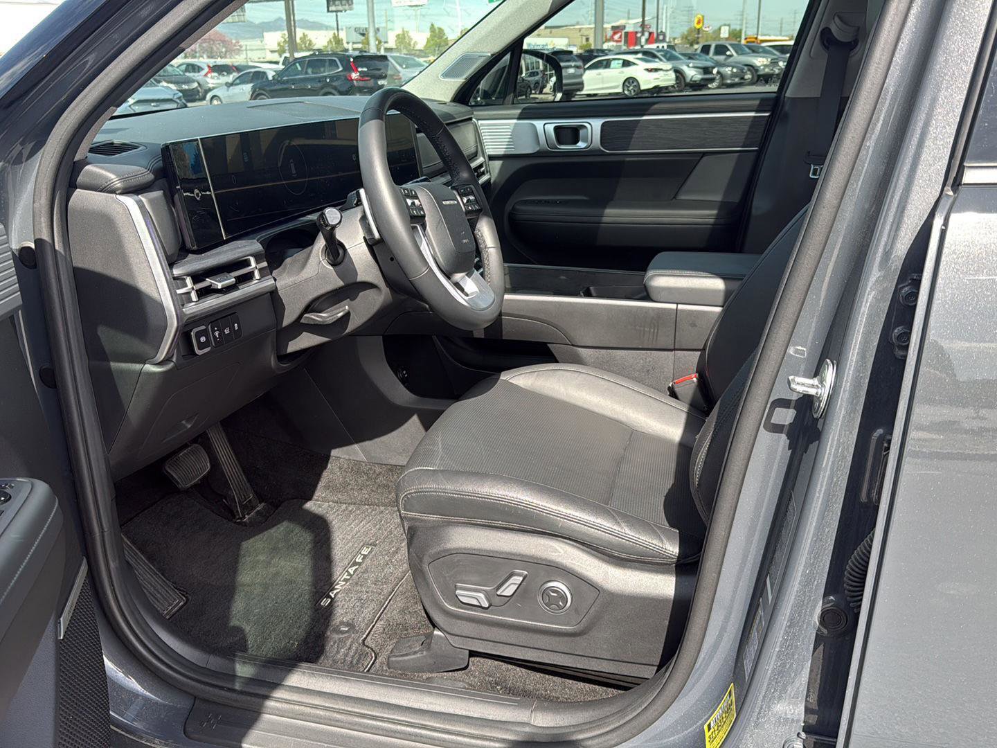 Used 2025 Hyundai Santa Fe Limited FWD image 17