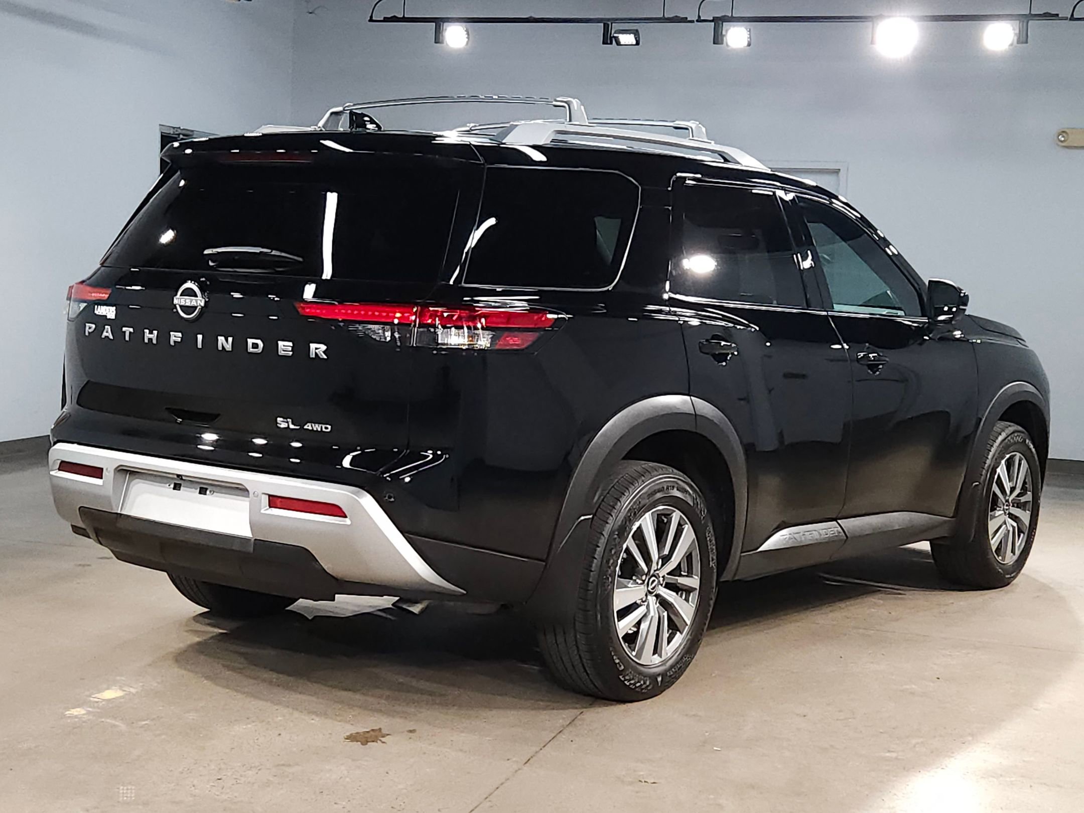 Used 2025 Nissan Pathfinder SL w/ Cargo Package image 7