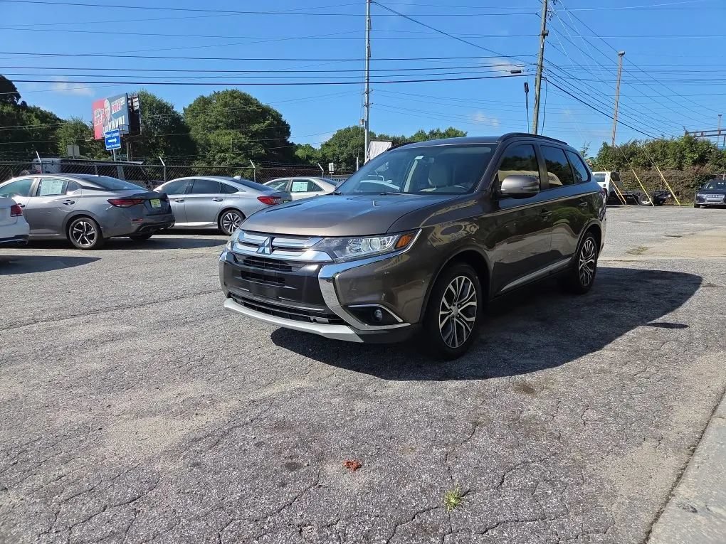 Used 2016 Mitsubishi Outlander SEL FWD image 3