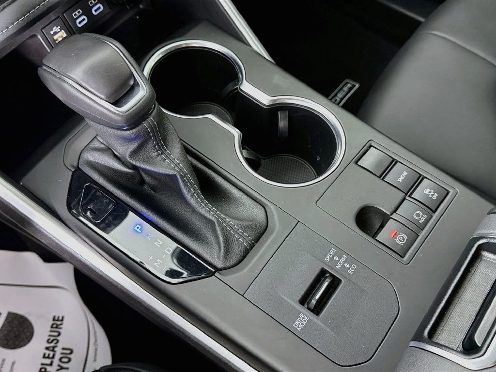 Used 2024 Toyota Highlander XLE FWD image 19
