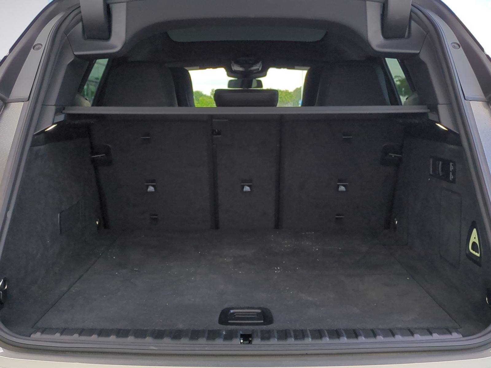 Used 2024 BMW iX xDrive50 w/ Sport Package image 30