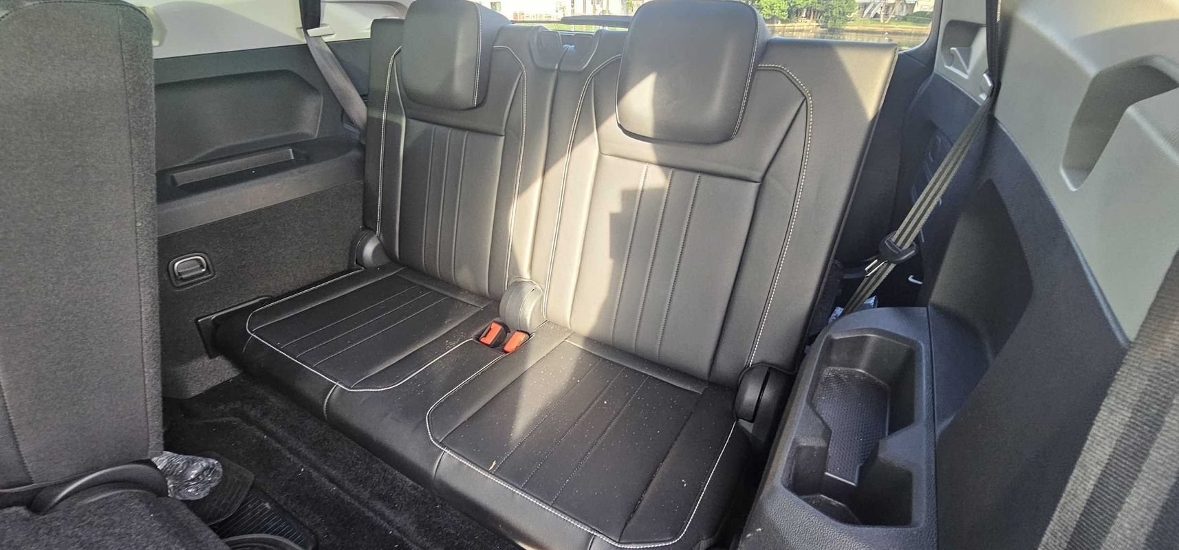 Used 2024 Volkswagen Tiguan SE w/ Panoramic Sunroof Package FWD image 22