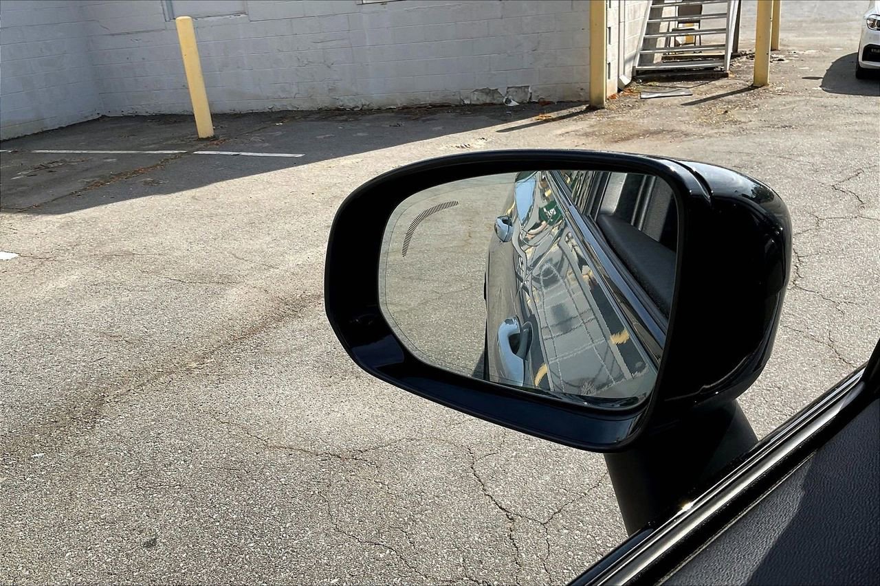 Used 2022 Volvo XC60 B5 R-Design w/ Advanced Package image 29