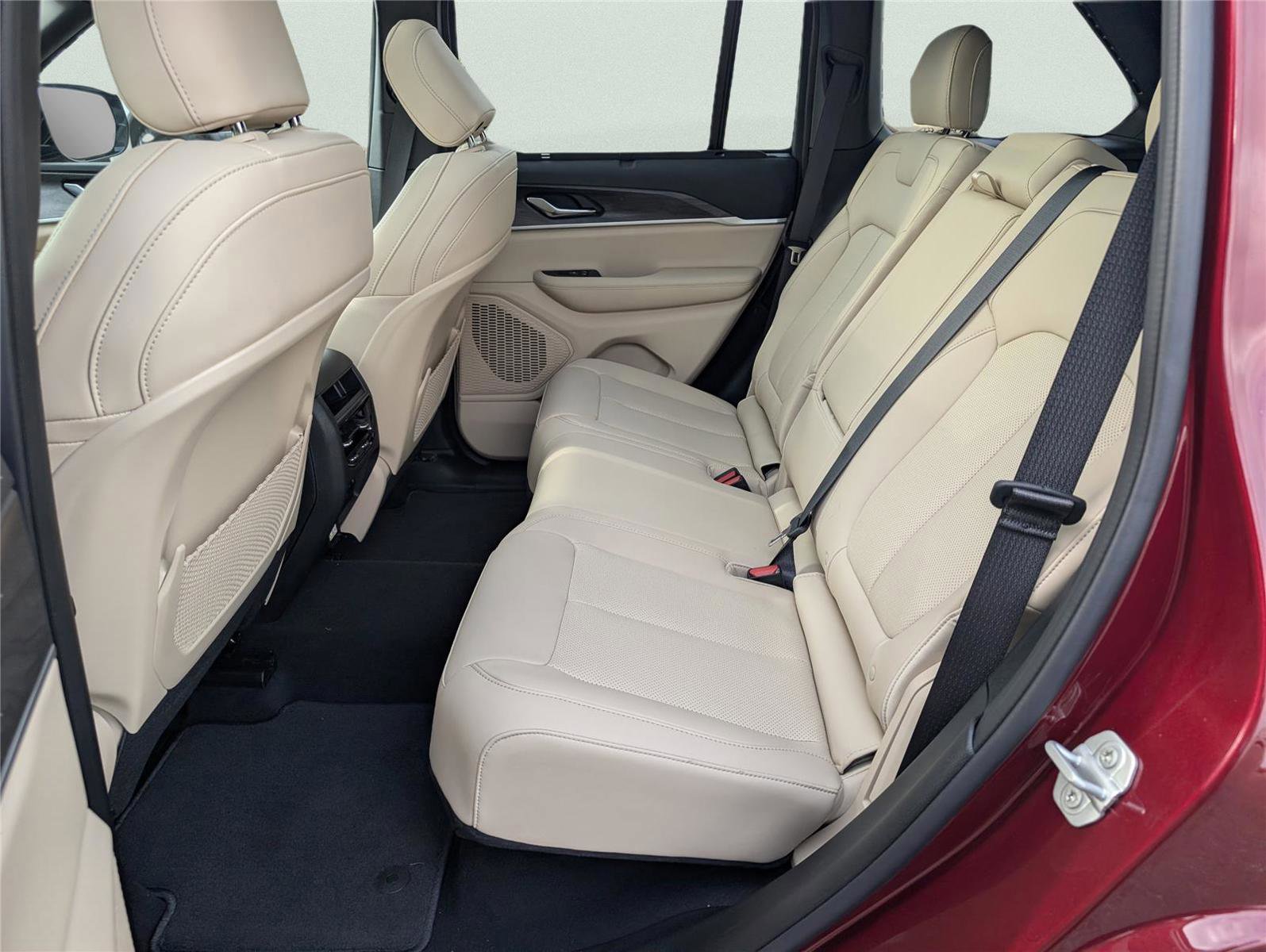 New 2025 Jeep Grand Cherokee Limited w/ Luxury Tech Group II image 34