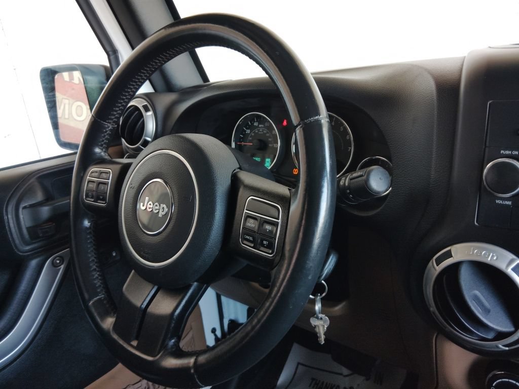 Used 2016 Jeep Wrangler Unlimited Rubicon w/ Connectivity Group AWD/4WD image 29
