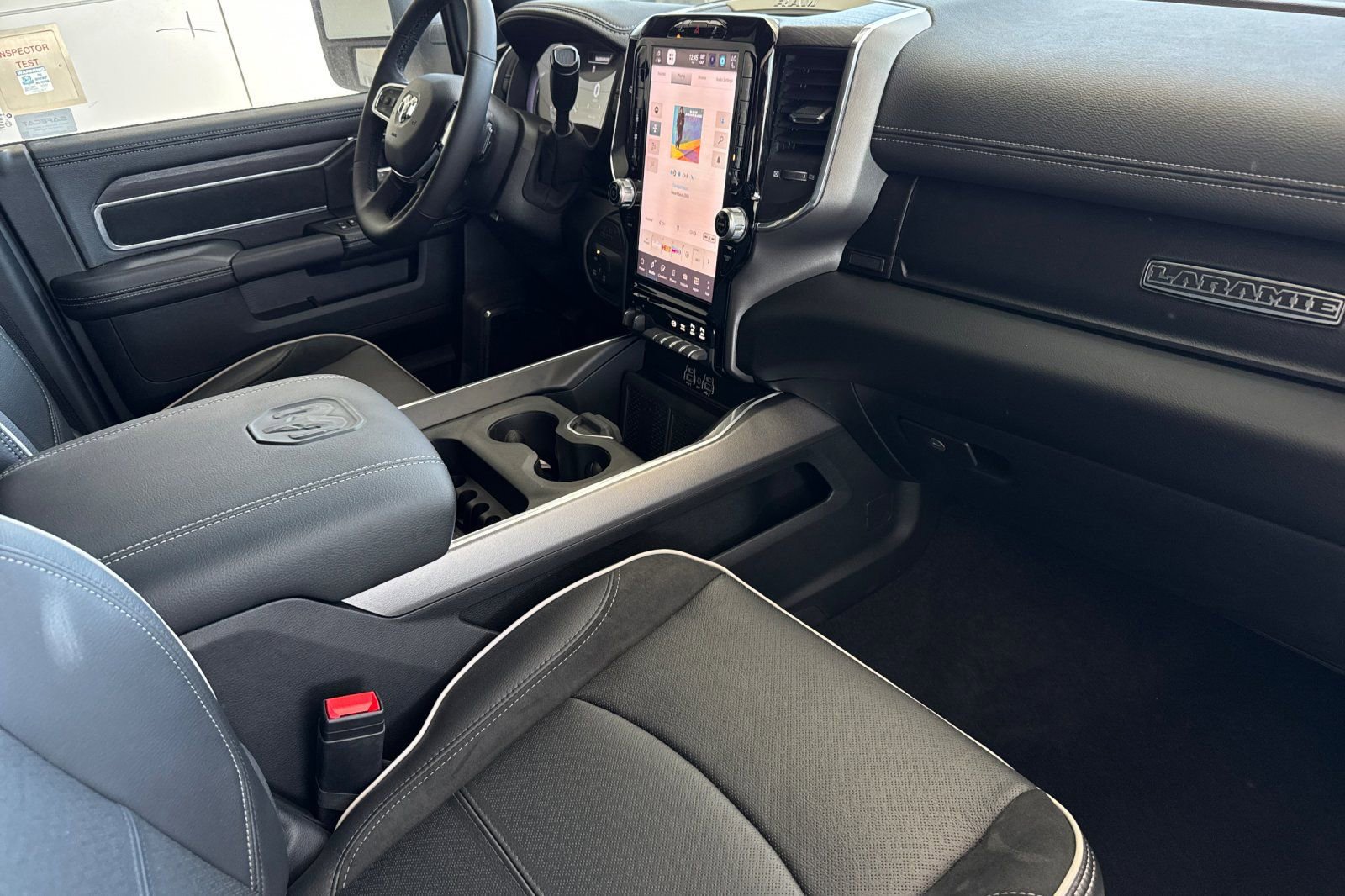 Used 2025 RAM 3500 Laramie AWD/4WD image 18