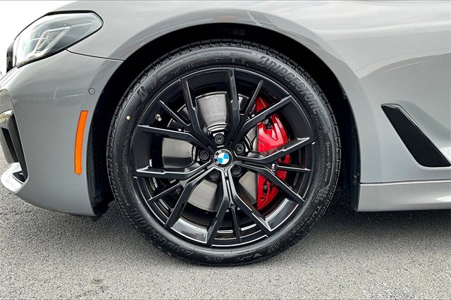 Used 2022 BMW M550i xDrive w/ Shadowloine Package image 8