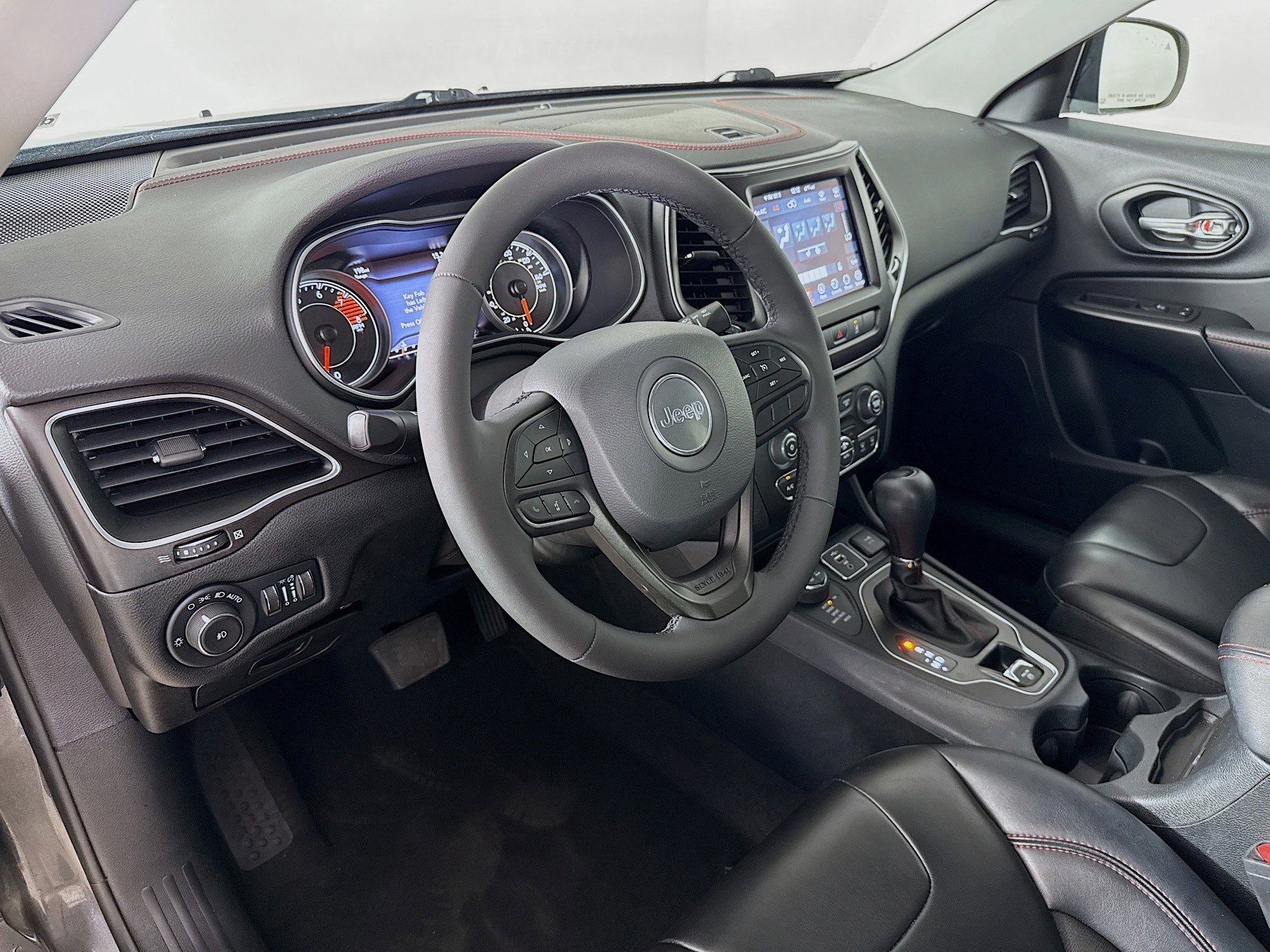 Used 2022 Jeep Cherokee Trailhawk image 8