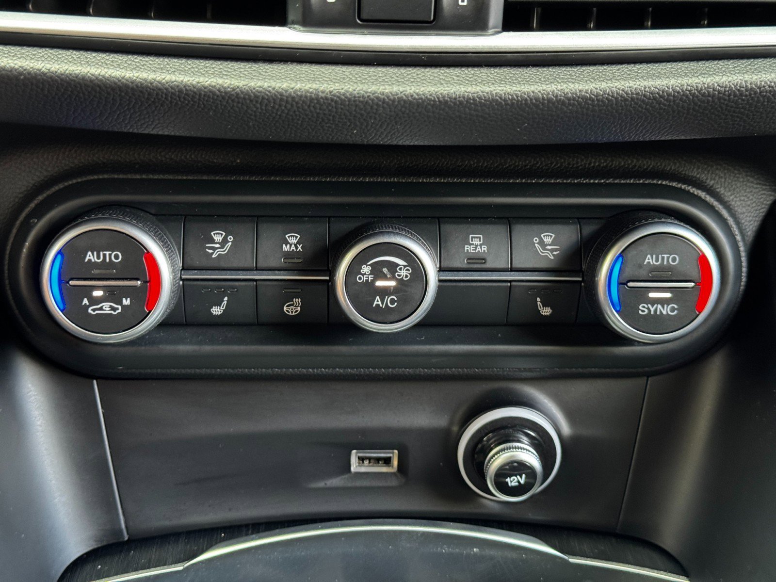 Used 2024 Alfa Romeo Stelvio Sprint image 28