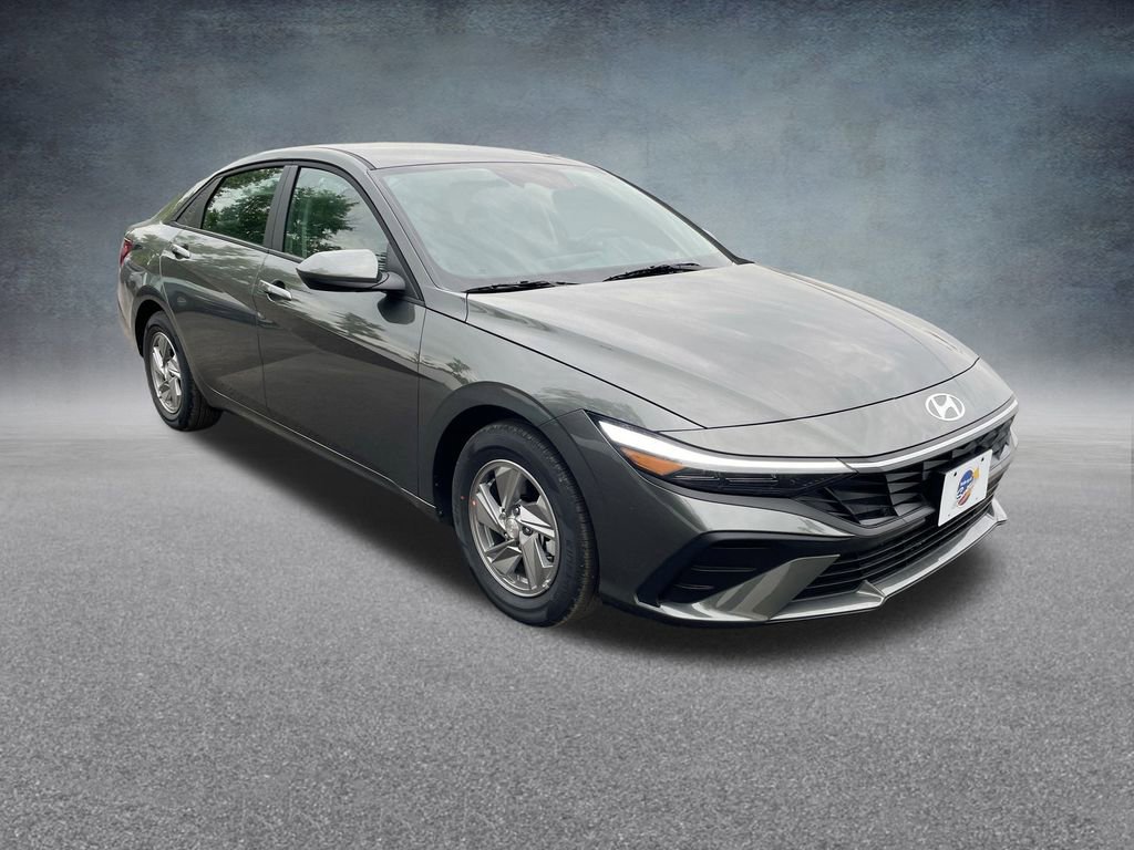 Used 2025 Hyundai Elantra SE image 34