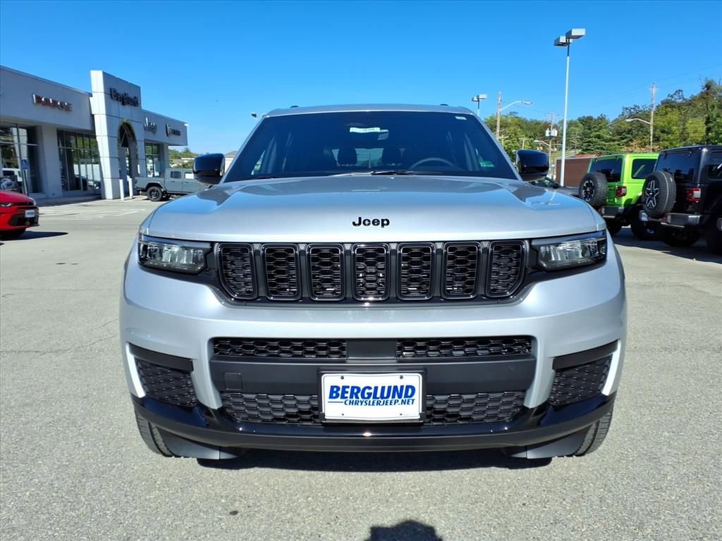 New 2025 Jeep Grand Cherokee L Altitude image 9