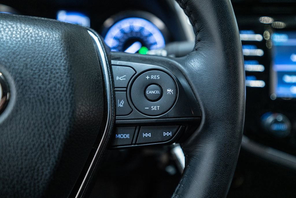 Certified 2020 Toyota Camry SE image 19