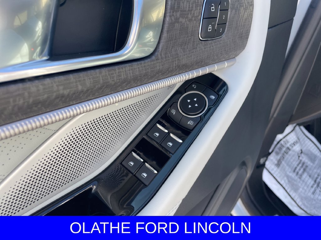 New 2026 Ford Explorer Platinum w/ LUX Leather Package AWD/4WD image 11