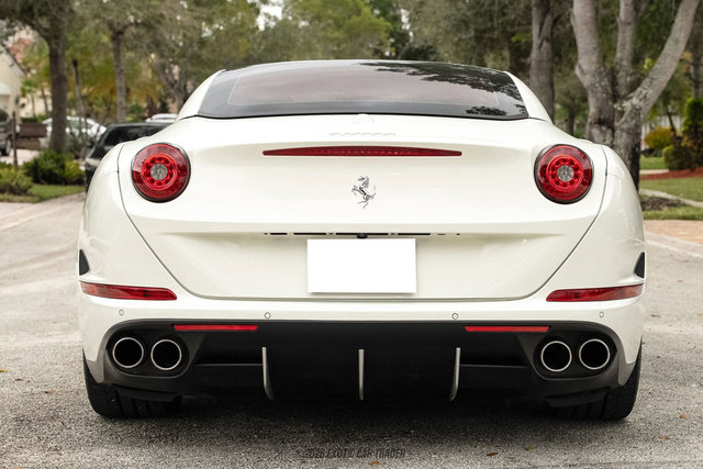 Used 2016 Ferrari California T image 17