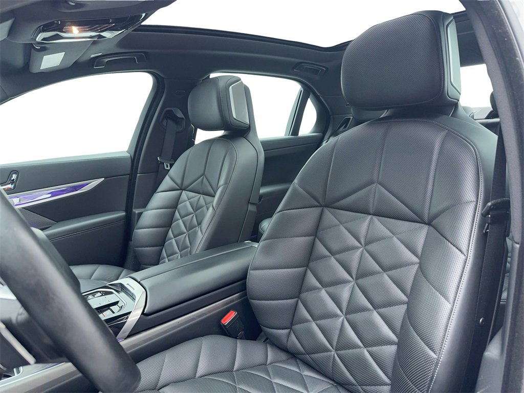 Used 2023 BMW 740i image 37