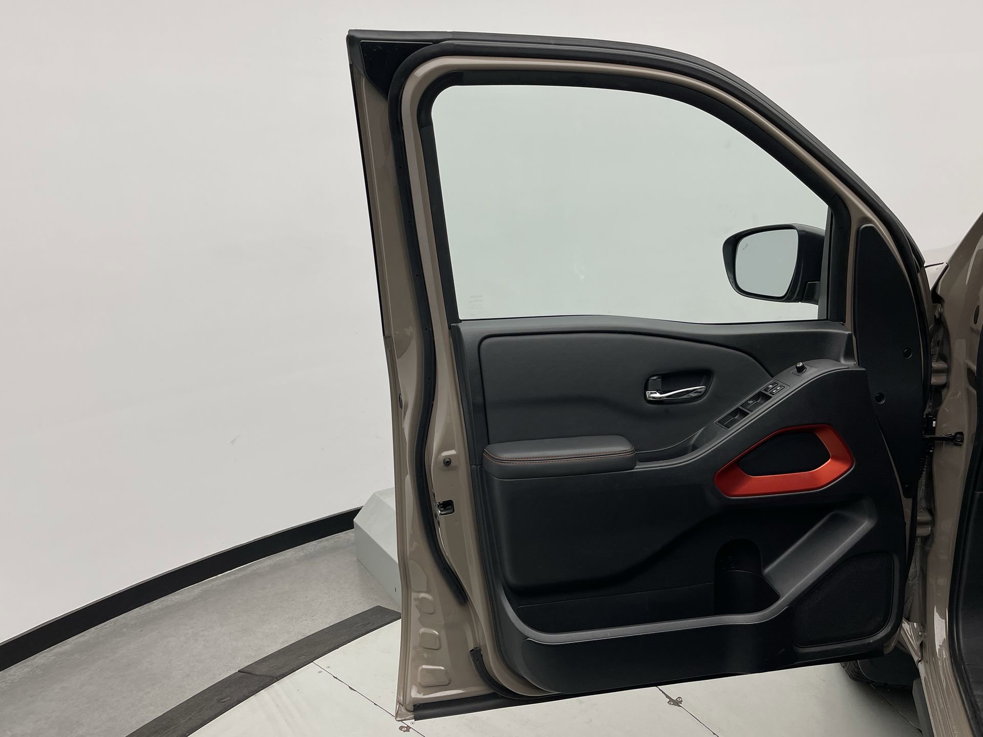 Used 2024 Nissan Frontier PRO-4X w/ Technology Package AWD/4WD image 8