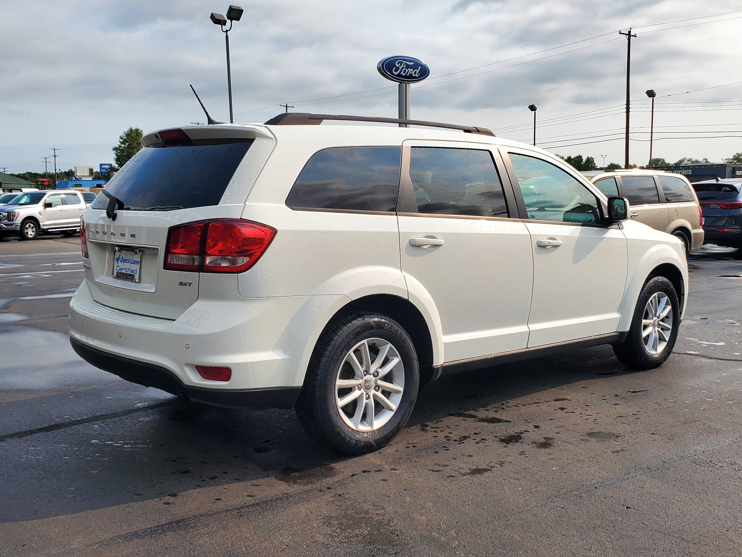 Used 2017 Dodge Journey SXT w/ Safe & Sound Group FWD image 4
