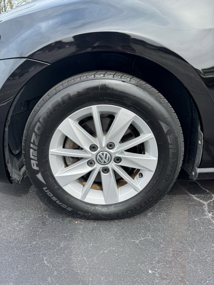 Used 2016 Volkswagen Golf S image 8