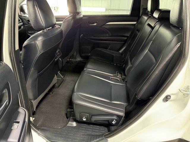 Used 2019 Toyota Highlander XLE image 12