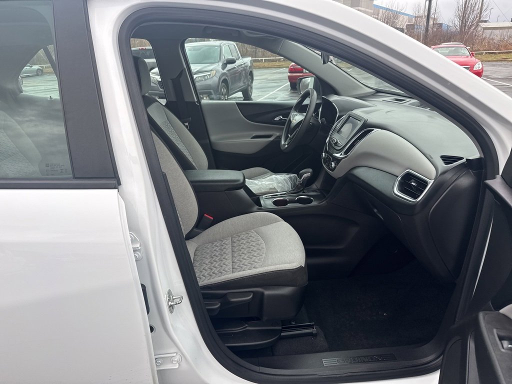 Used 2024 Chevrolet Equinox LS image 32