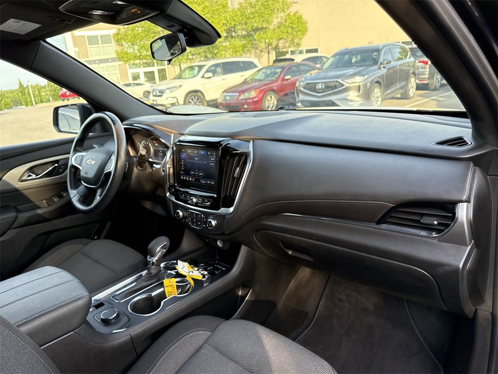 Used 2022 Chevrolet Traverse LT image 23