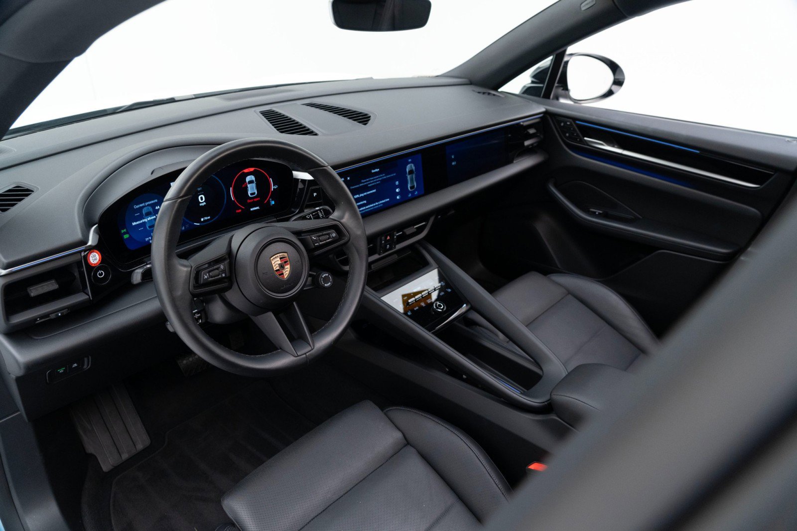 Certified 2024 Porsche Macan 4 Electric image 4