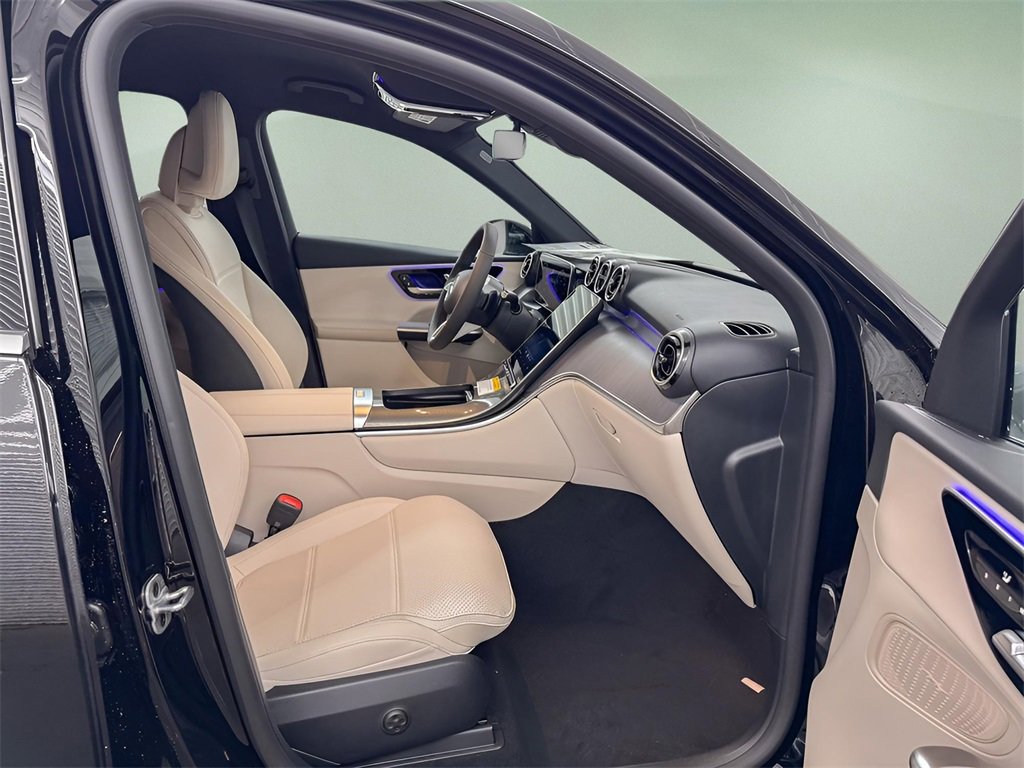 Used 2025 Mercedes-Benz GLC 300 image 31