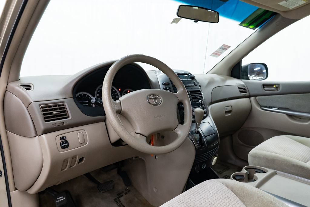 Used 2010 Toyota Sienna CE FWD image 17