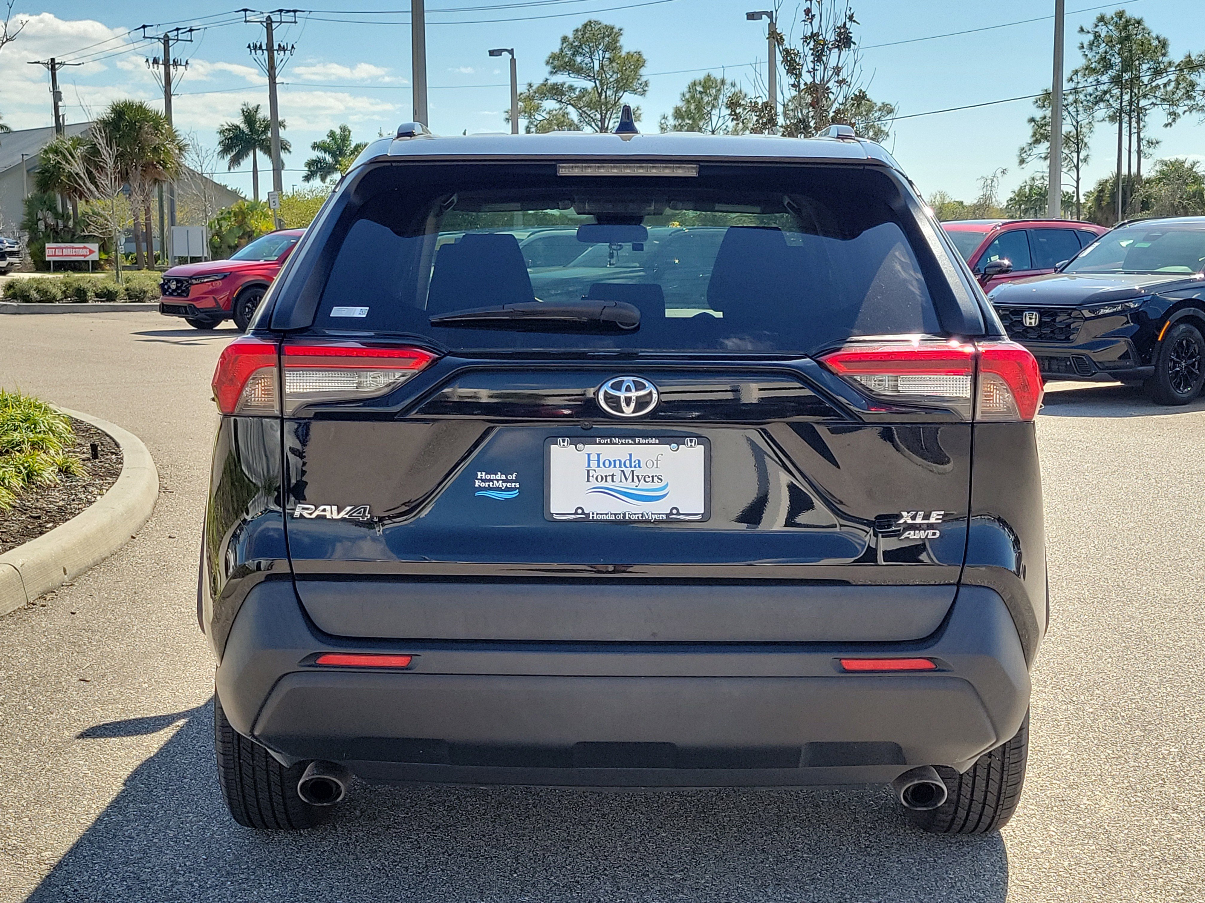 Used 2020 Toyota RAV4 XLE w/ All Weather Liner Package image 5