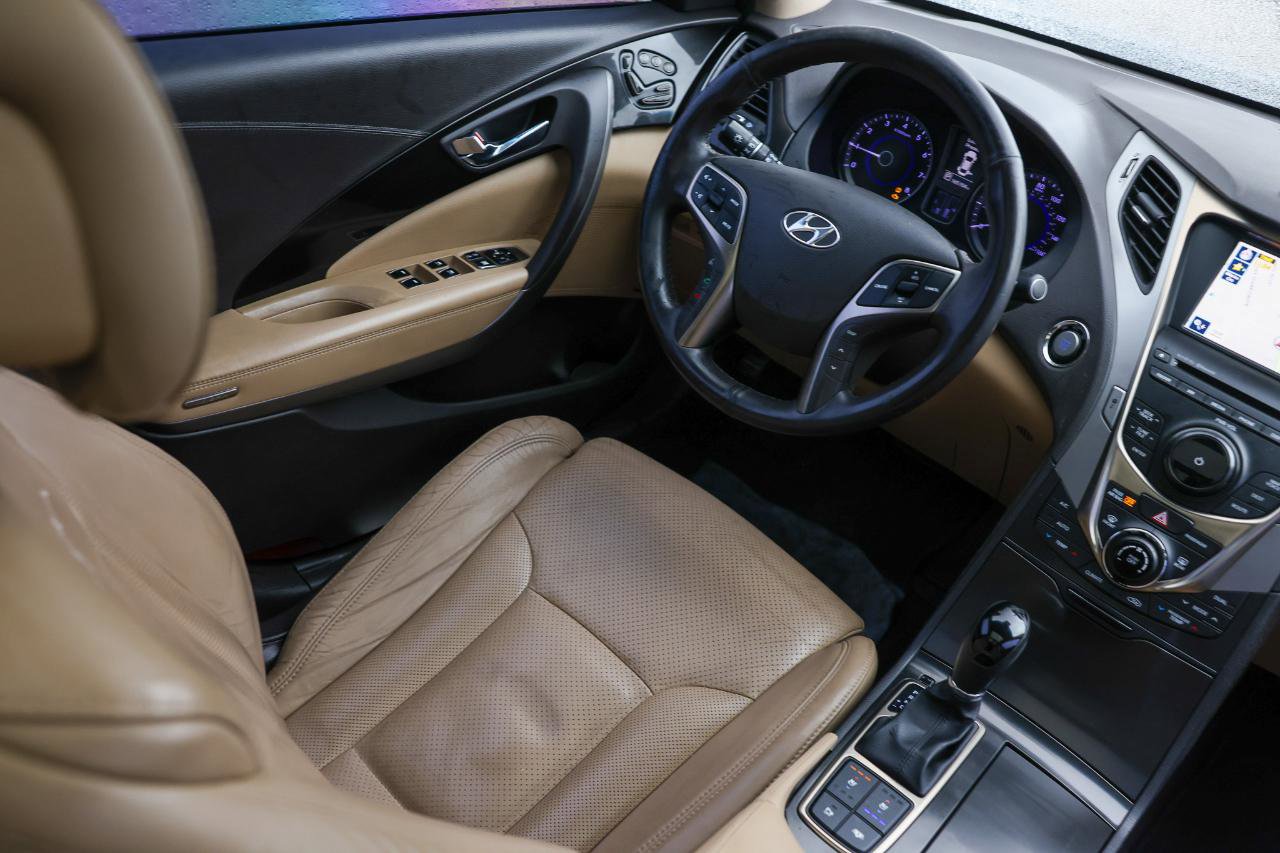 Used 2013 Hyundai Azera w/ Technology Pkg image 20