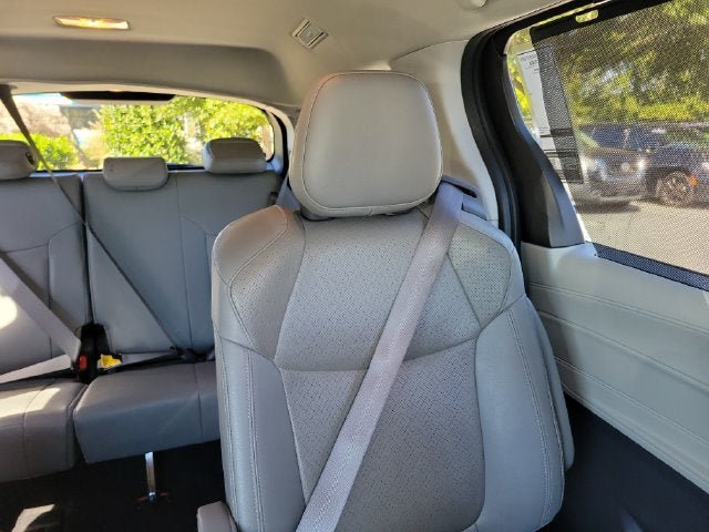Used 2023 Toyota Sienna Limited FWD image 20