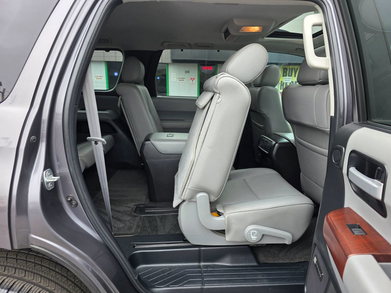 Used 2014 Toyota Sequoia Platinum AWD/4WD image 26