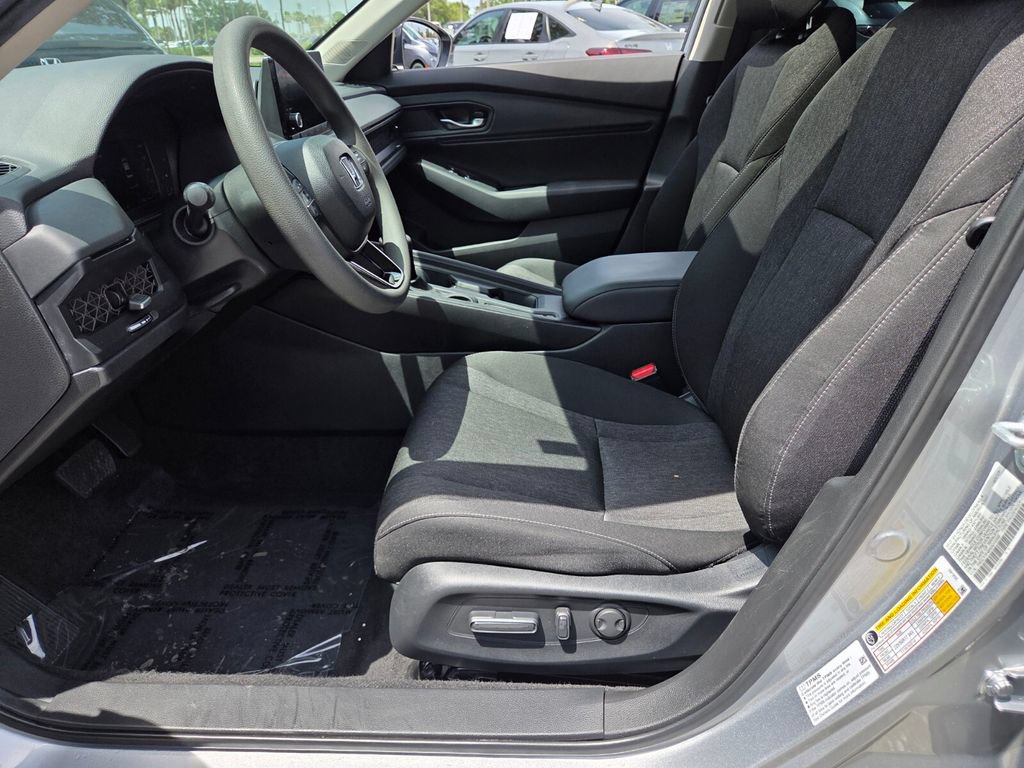 Certified 2025 Honda Accord SE image 9