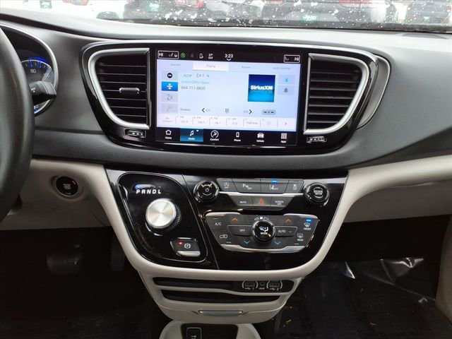 Used 2023 Chrysler Pacifica Touring-L FWD image 18