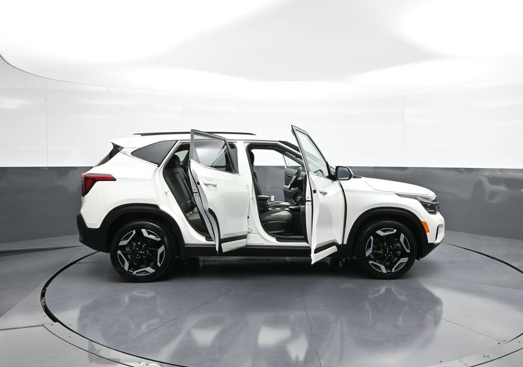 Certified 2025 Kia Seltos SX w/ SX Sunroof Package image 43